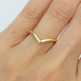 Hvar V-Shape Ring in yellow gold