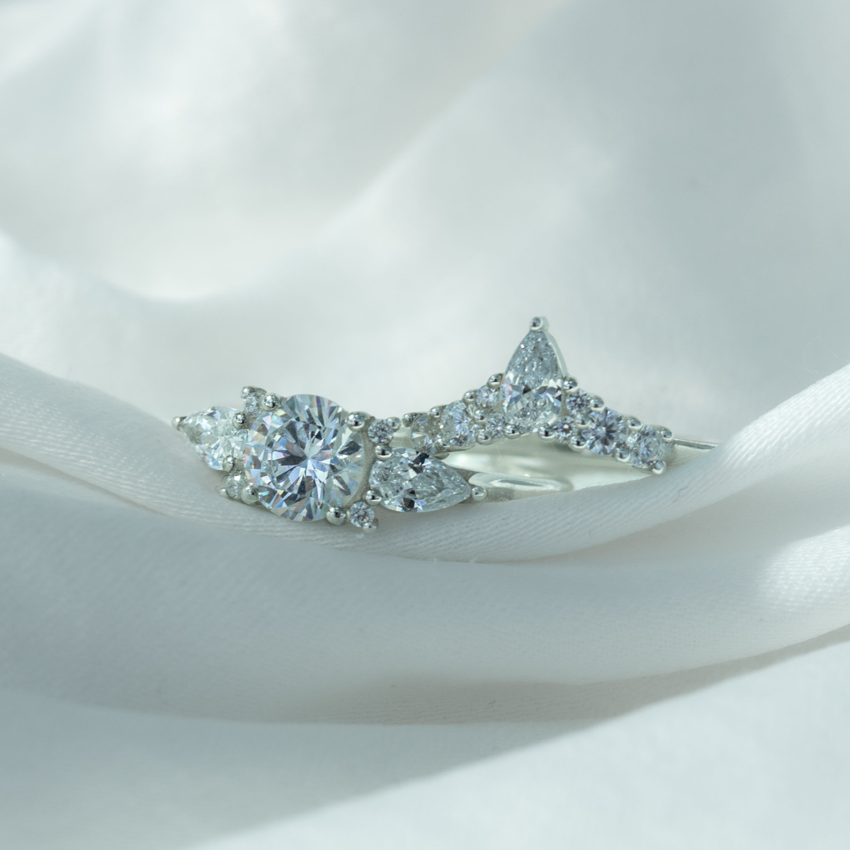 The Minerva Ring - Round