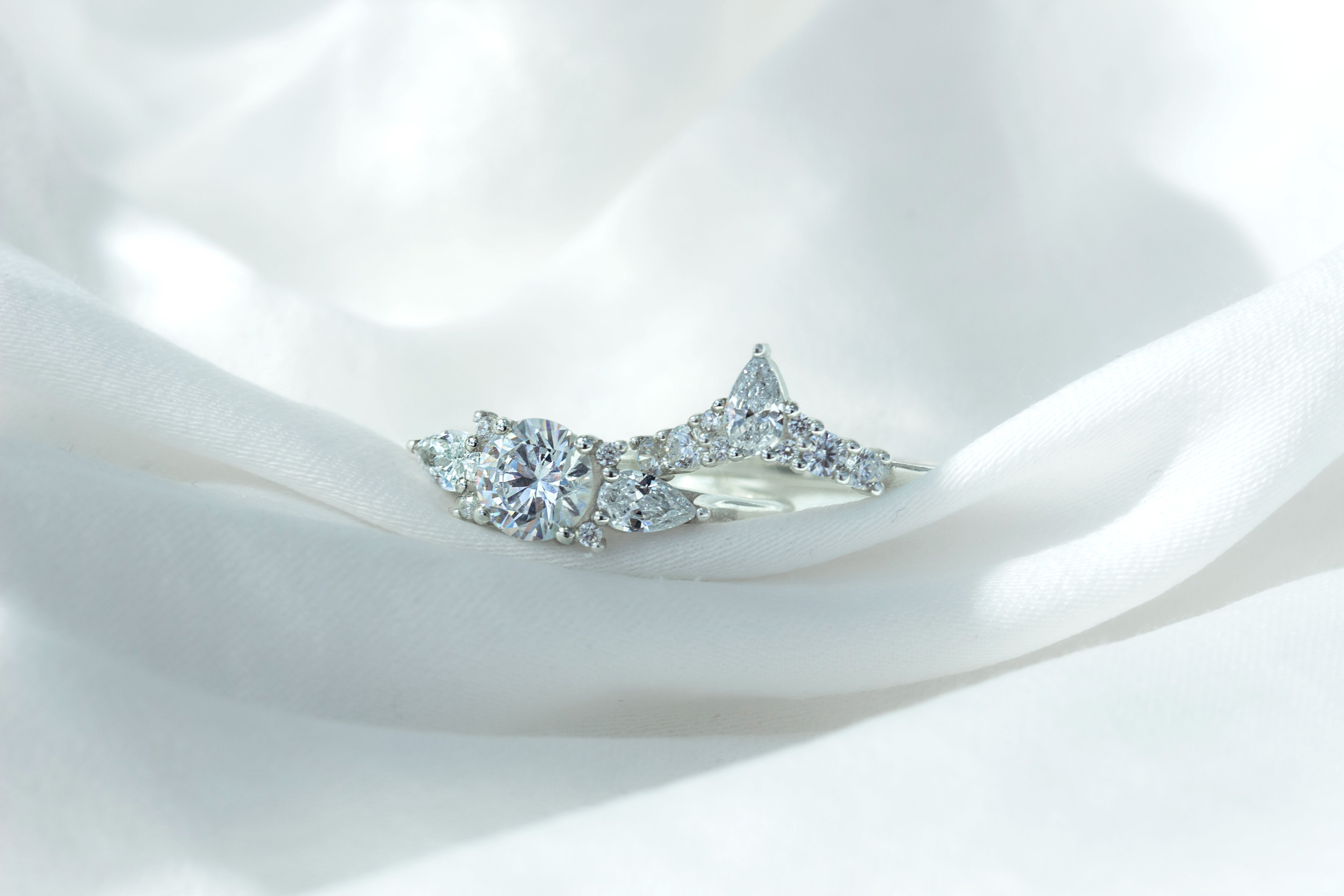 The Minerva Ring - Round